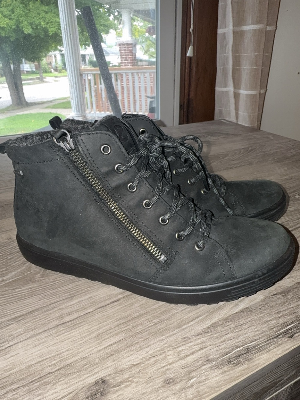 Ecco Black Lace-Up Zip Ankle Boots